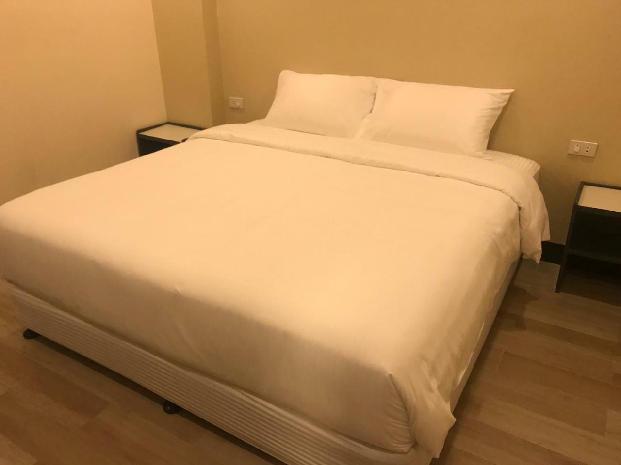 Babylon Oslob Coast Guesthouse Buitenkant foto